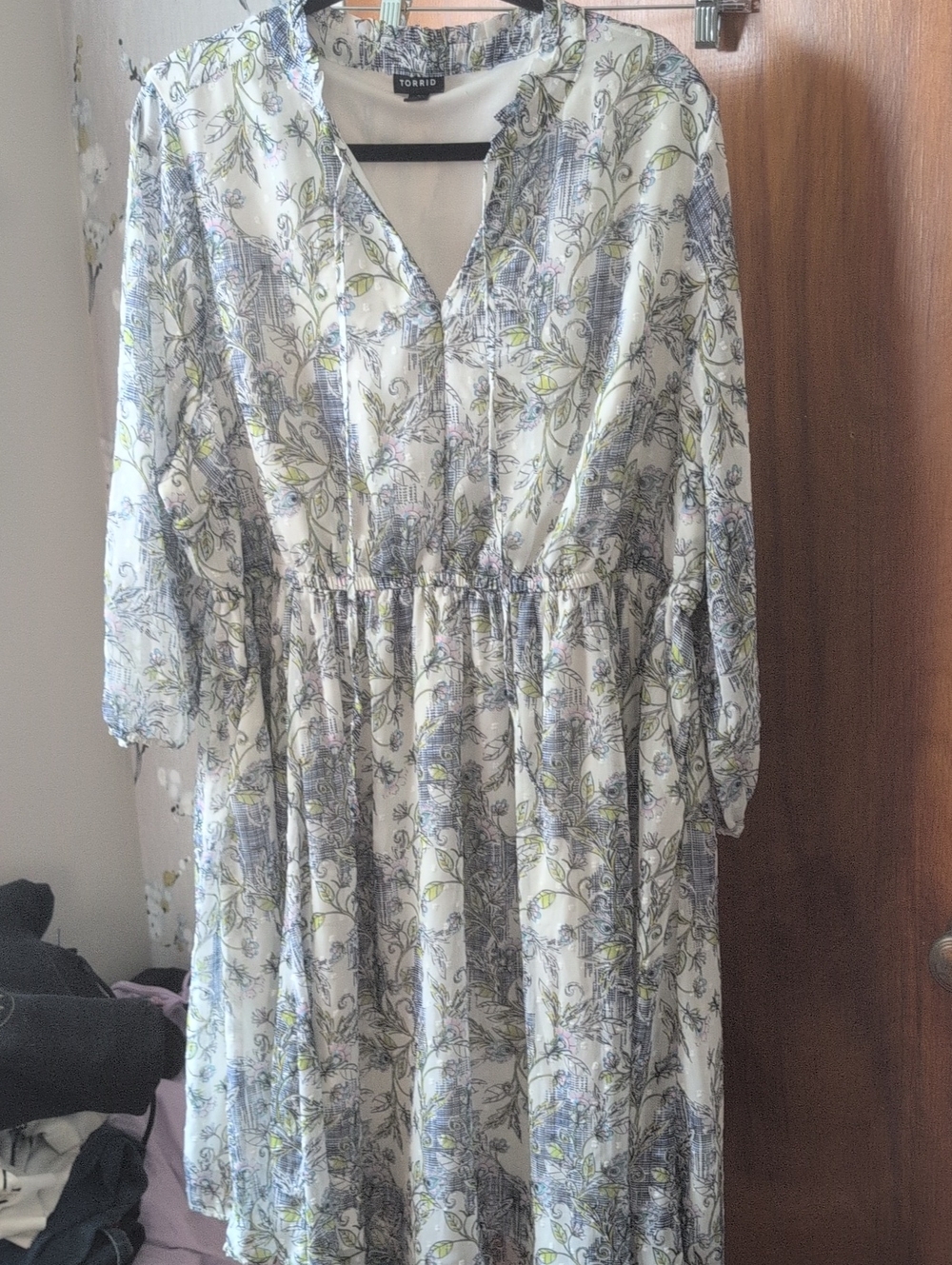 torrid White Floral Print V-Neck Smocked Midi Dress
